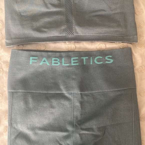 Teal Fabletics Set🩵 - Picture 2 of 10